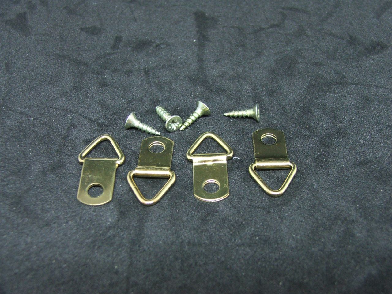 TROKUTASTA VJEŠALICA ZA OKVIRE SLIKA