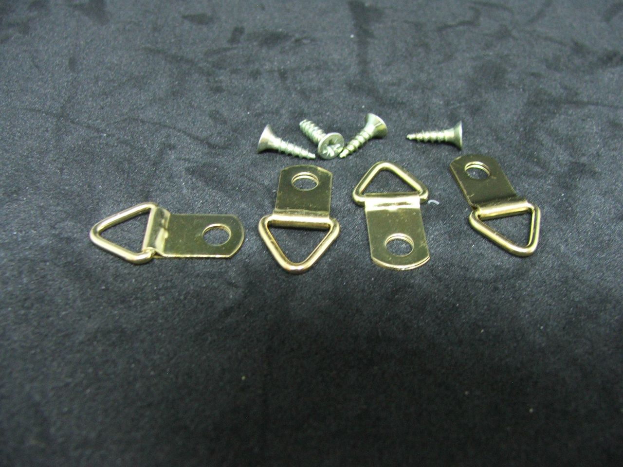 TROKUTASTA VJEŠALICA ZA OKVIRE SLIKA