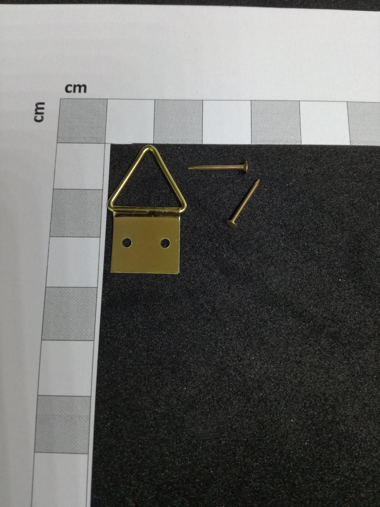 VJEŠALICA ZA OKVIRE SLIKA TROKUT S ČAVLIĆIMA