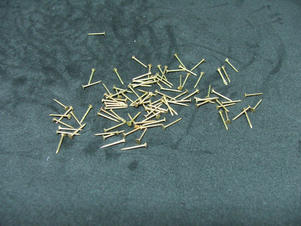 UKRASNI ZLATNI ČAVLIĆ 12