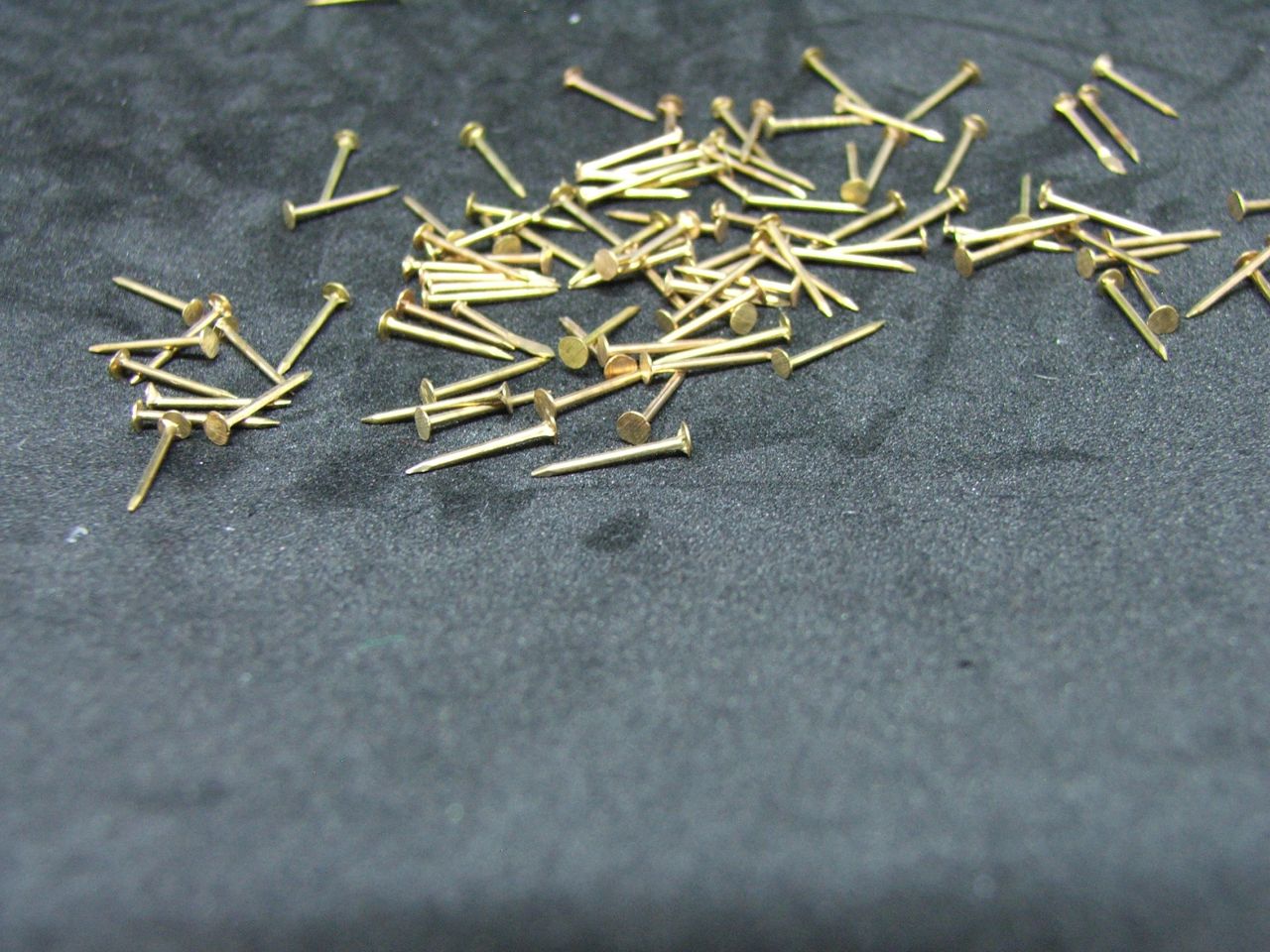 UKRASNI ZLATNI ČAVLIĆ 12